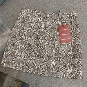 ALEXACHUNG Faux Leather Snake Mini Skirt